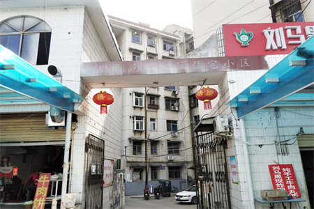 出售泰安泰山新湖绿园3室2厅2卫131平简单装修